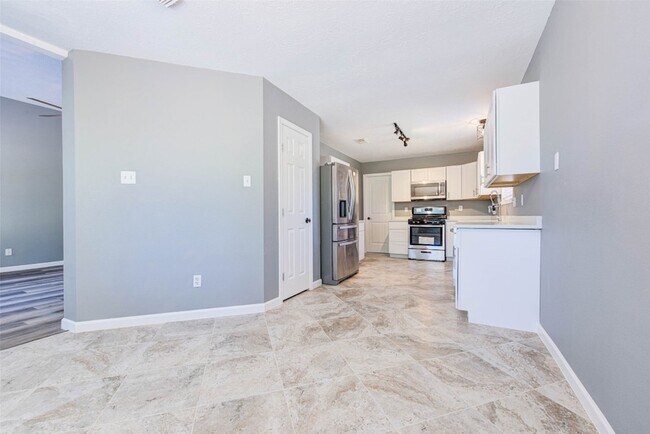 Building Photo - 17930 Seven Pines Dr