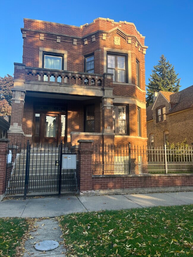 Primary Photo - 1521 N Springfield Ave