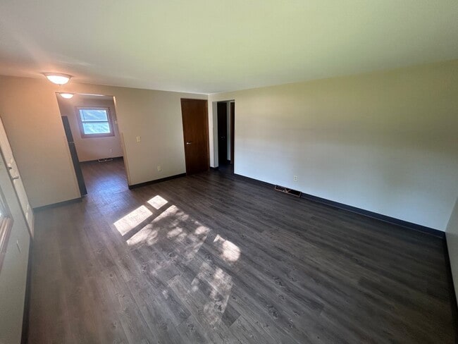 Building Photo - 607-701 Woodbine Ave