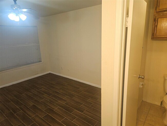 Building Photo - 2425 Holly Hall St
