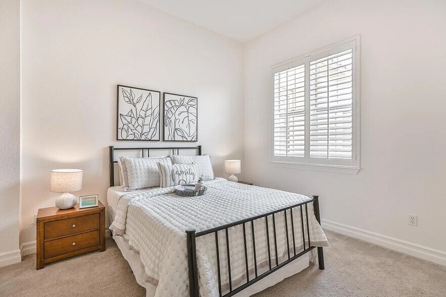Master Bedroom - 516 Martha St