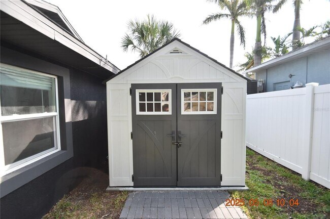 Building Photo - 1019 Spindle Palm Way