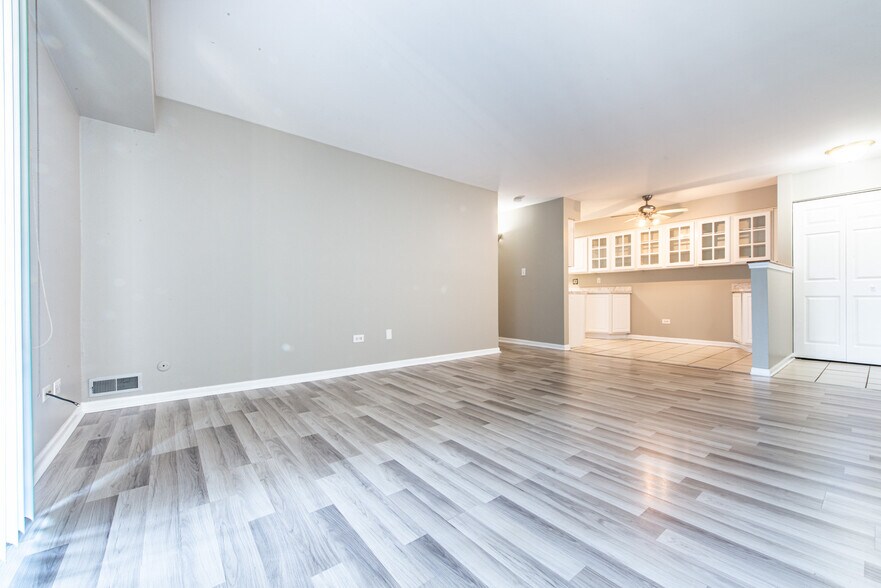 Building Photo - 1505 N Windsor Dr