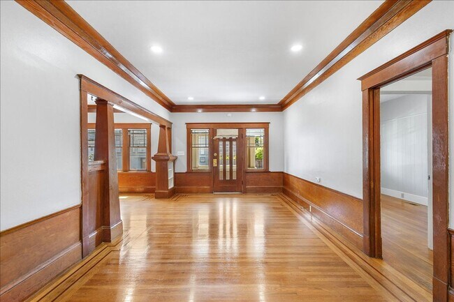 Building Photo - 1417 Lincoln Ave