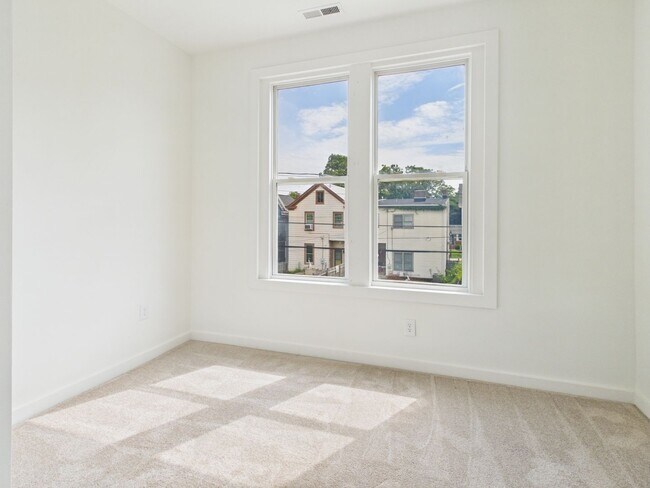 Building Photo - 204 Wellford St