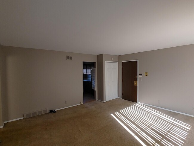 Building Photo - 25312 Shiawassee Cir