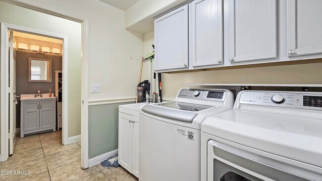 Building Photo - 13888 W Wilshire Dr