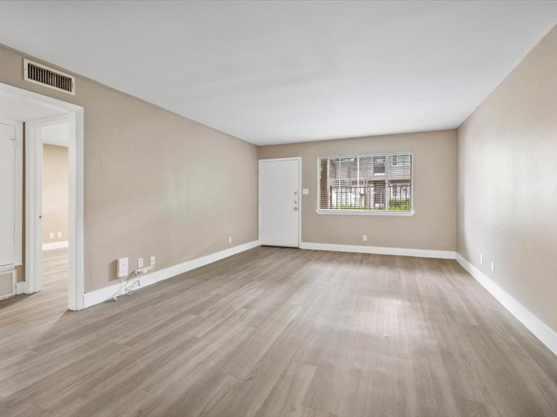 Living Room - 2303 East Side Dr