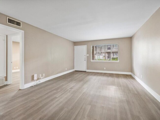 Living Room - 2303 East Side Dr