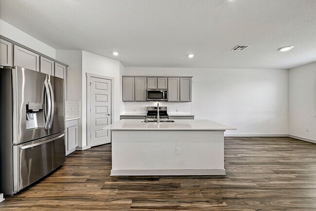 Building Photo - Spacious & Stylish Living in Liberty Hill