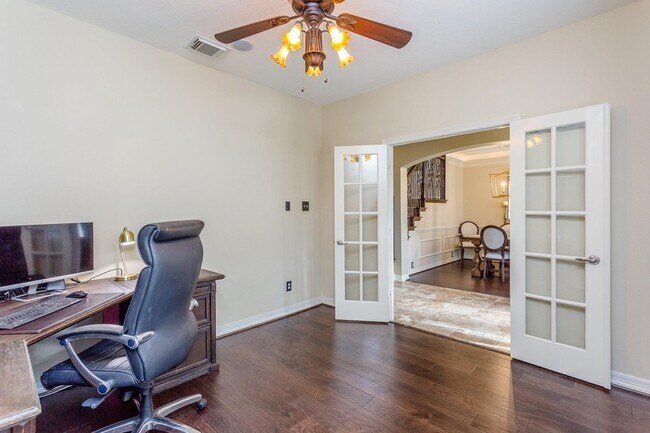 Building Photo - 5615 Ashford Ridge Ln
