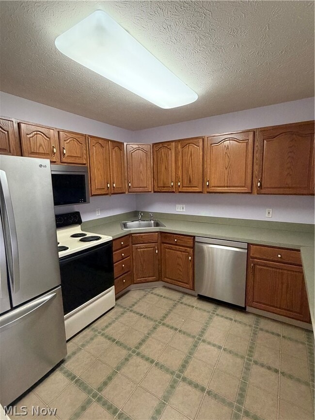 Building Photo - 1360 Meadow Run