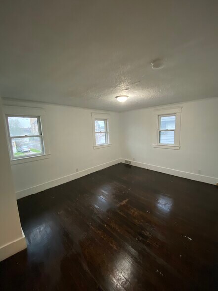 Bedroom 1 - 33 Frelinghuysen Ave