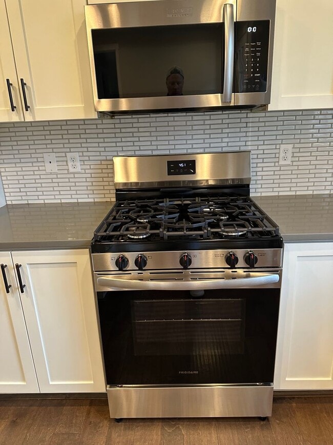 Building Photo - BEAUTIFUL CONTEMPORARY HOME IN BETHANY