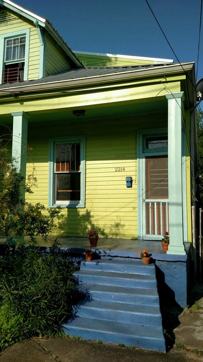 Front porch - 2214 Valence St