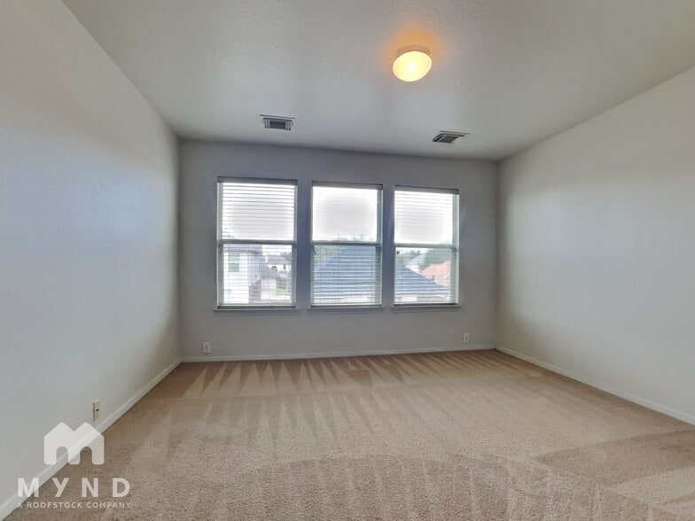 Building Photo - 3002 Edgewick Elm St