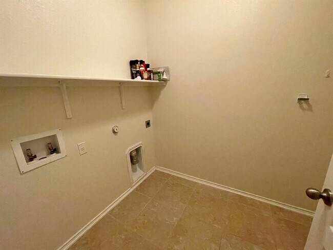 Building Photo - 413 Hunters Hill Dr