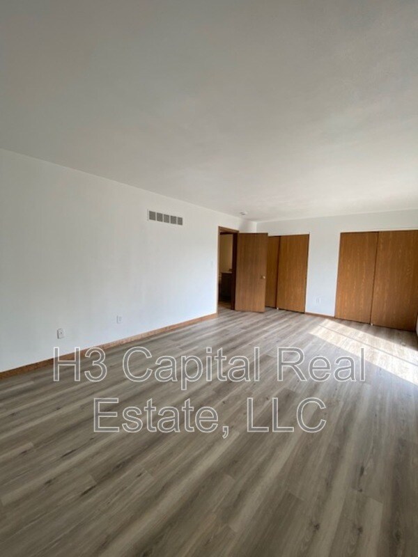 Building Photo - 620 Ganim Dr