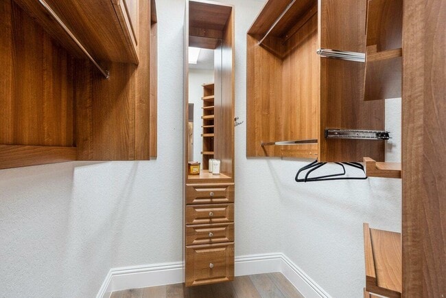 Building Photo - 5642 Via De La Plata Cir