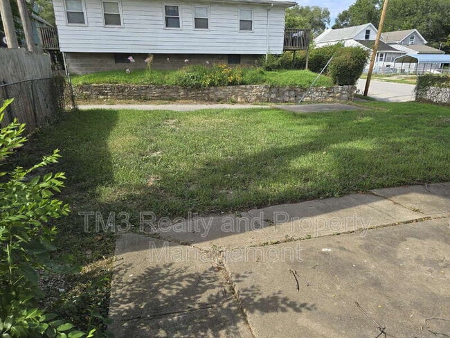 Building Photo - 302 Miami St