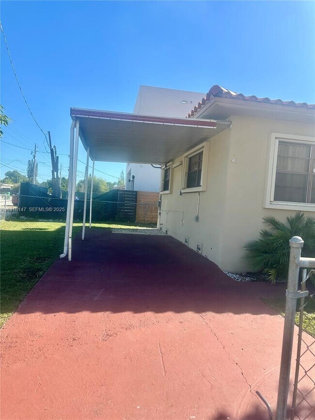 Building Photo - 1801 SW 25th Ave