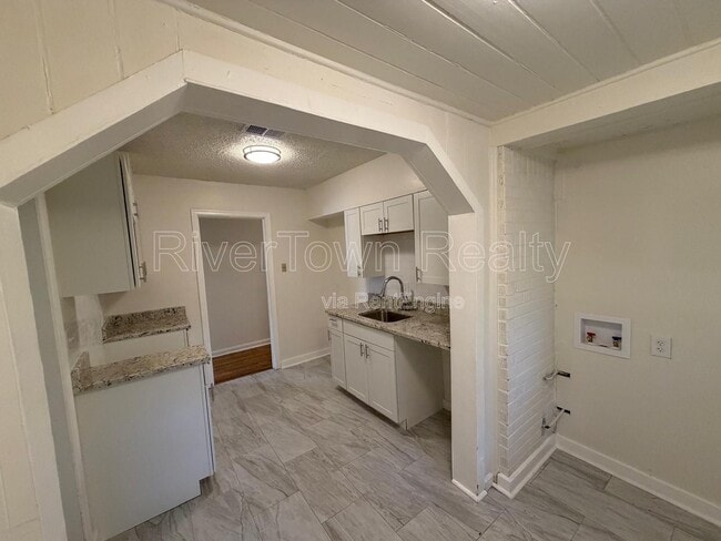 Building Photo - 4550 Quince Rd