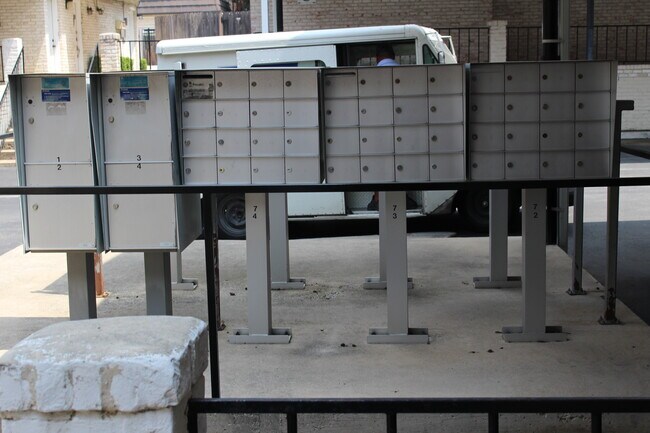 Building Photo - 8038 Broadway St