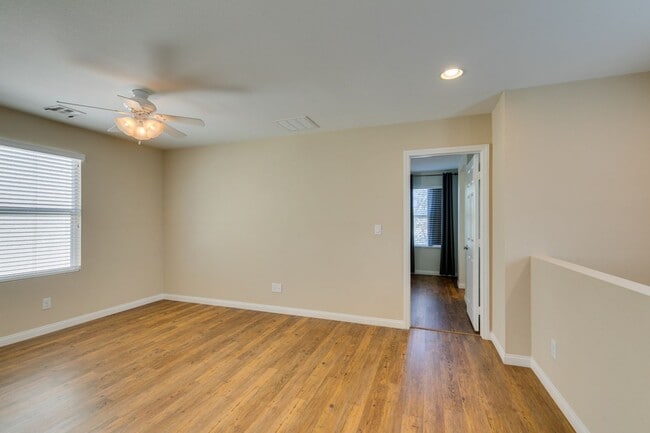 Building Photo - GORGEOUS HOME WITH TONS OF UPGRADES*MOUNTA...