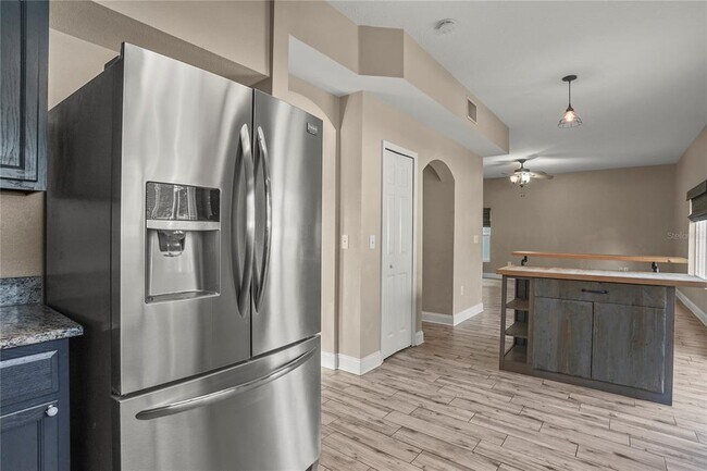 Building Photo - 25725 Aldus Dr