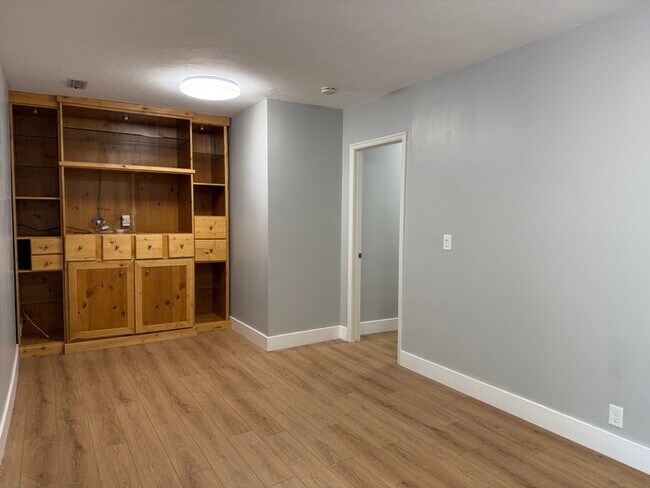 Building Photo - Modern Comfort Meets Natural Beauty