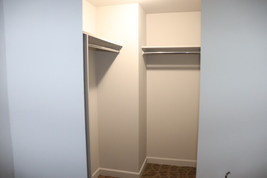 Building Photo - 250 E Harbortown Dr