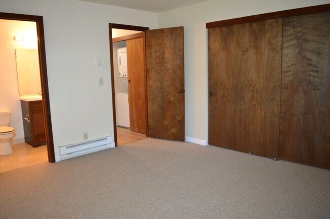 Building Photo - Spacious and Conveniently Located with Private Patio and Parking