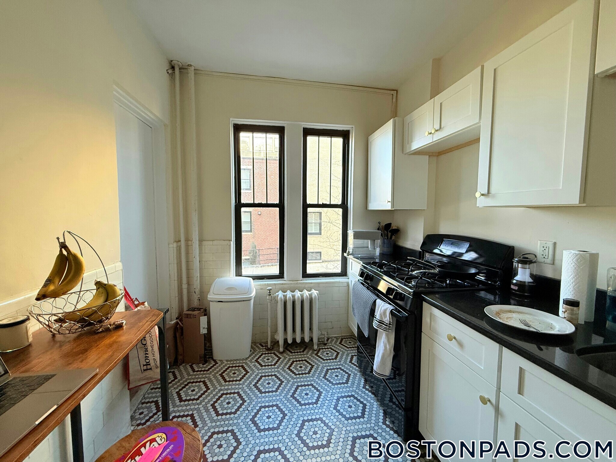 Building Photo - 452 Park Dr