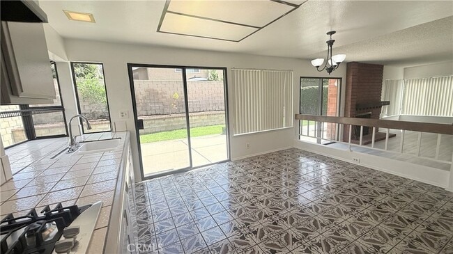 Building Photo - 46 Christamon W