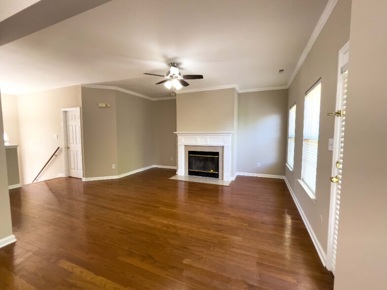 Building Photo - 107 Barrington Ct