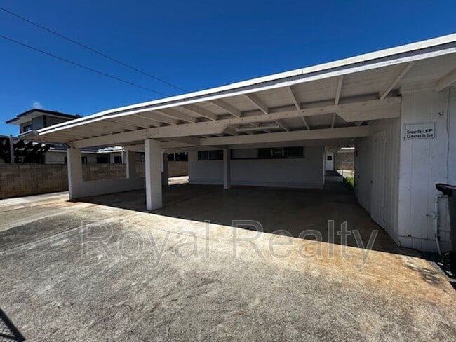 Building Photo - 1380 Uila St