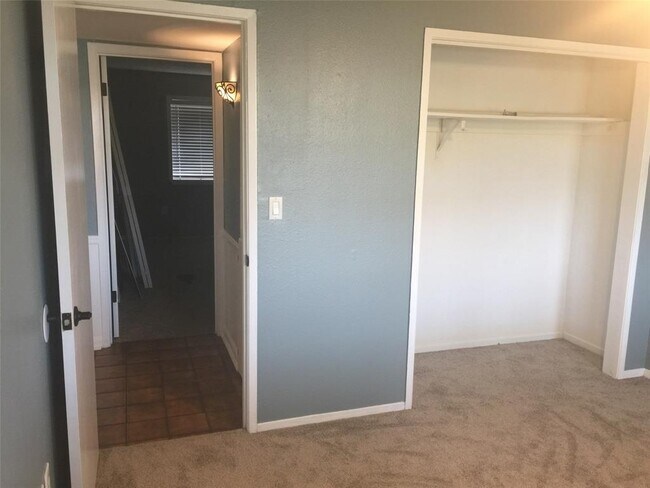 Building Photo - 1005 Ramada Dr