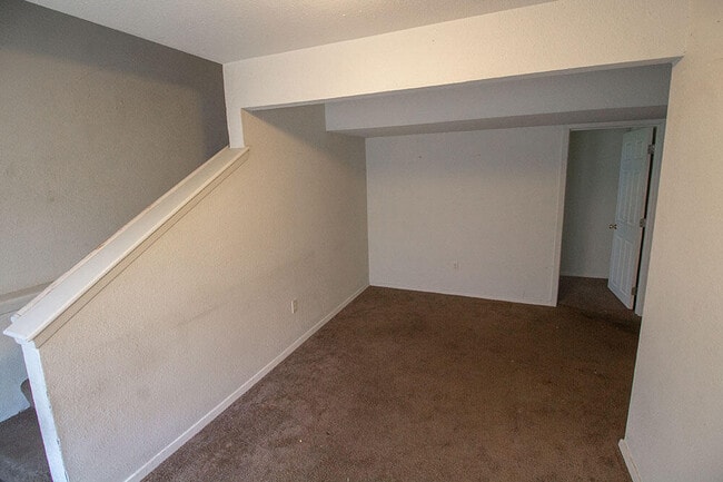 Building Photo - 1013 W Ash St