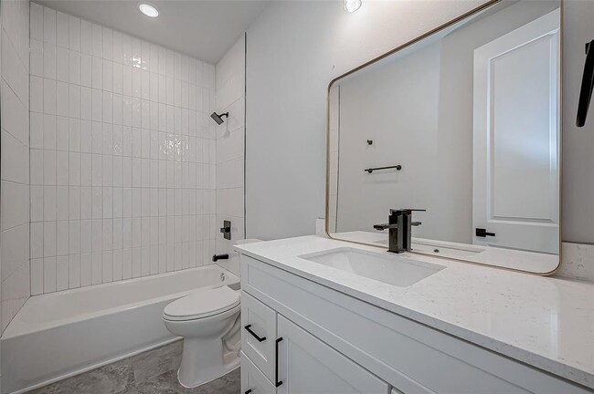 Building Photo - 1222 W 24th St