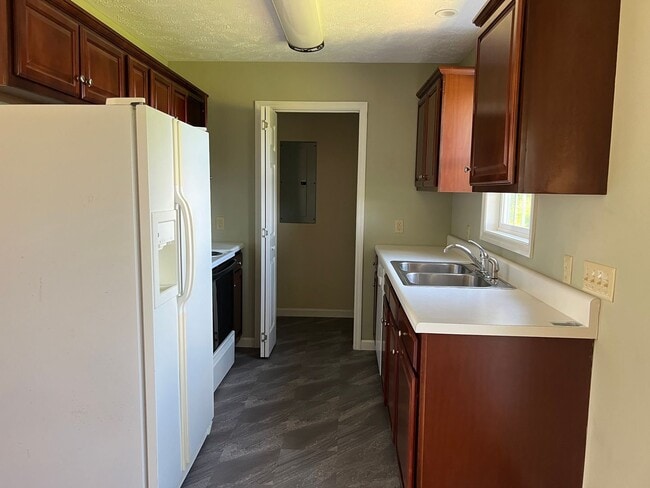 Building Photo - AVAILABLE April  2026! Secluded 2 bedroom Condo, Located minutes to Downtown JC & ETSU