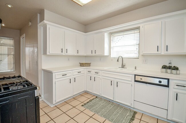 Building Photo - 2407 Sugar Mill Dr