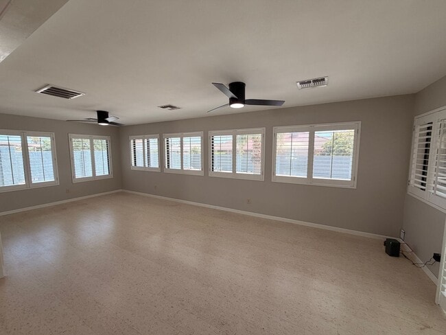 Building Photo - 13139 W Seville Dr