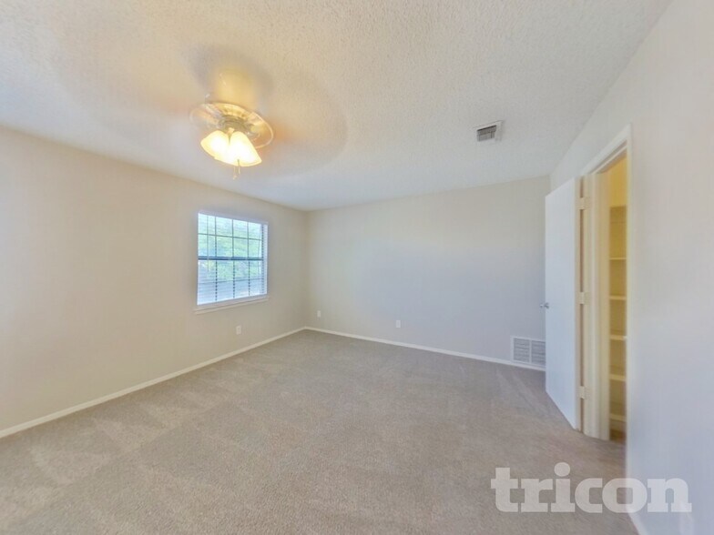 Building Photo - 8033 Berrybrook Dr