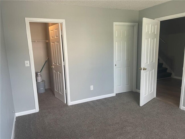 Building Photo - 5322 Creekview Ln