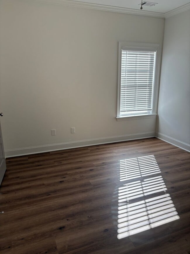 Building Photo - 141 N Buck Run Dr