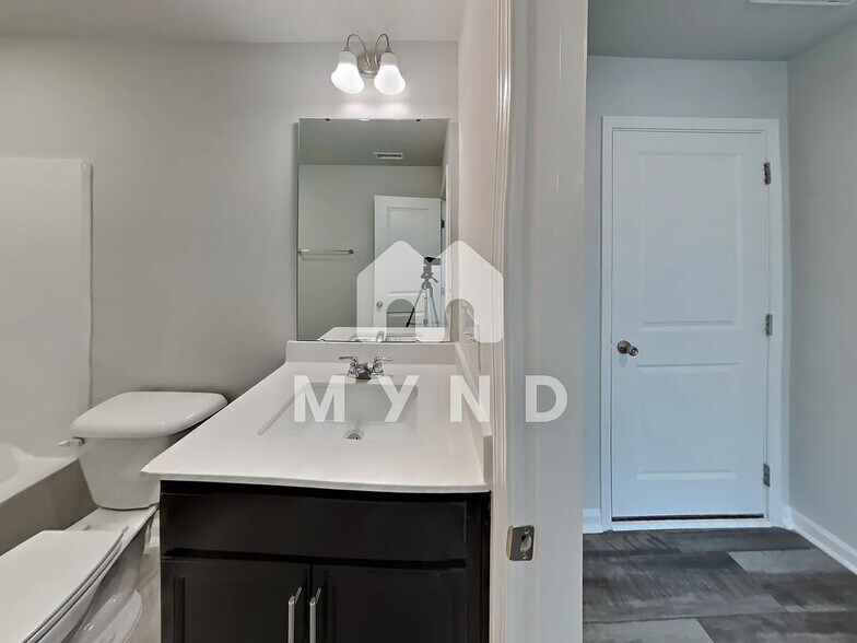 Building Photo - Room in Townhome on Sweet Lilac Wy