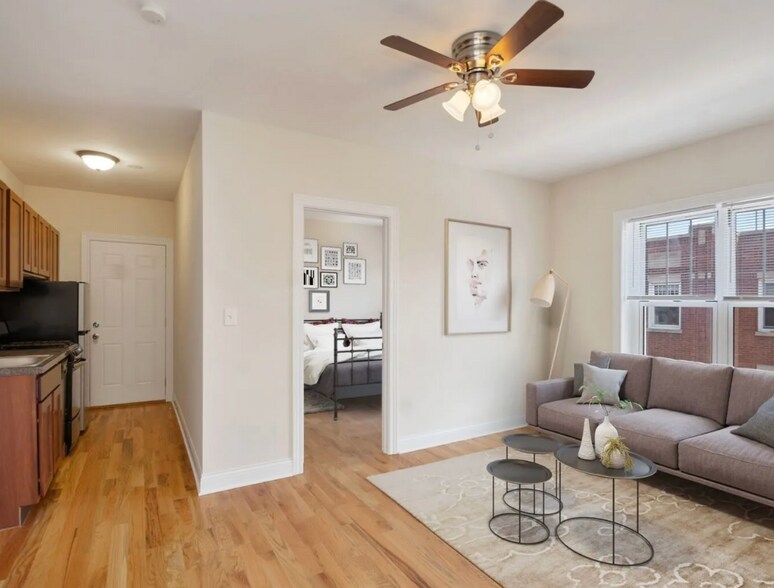 Building Photo - 951 W Cornelia Ave