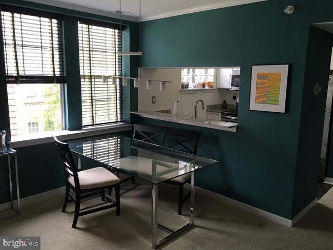 Building Photo - 104 Woodside Rd