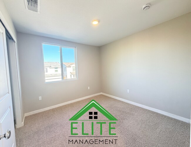 Building Photo - Located in the newly developed Park Place ...