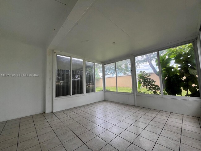 Building Photo - 4259 SW 10th Ct